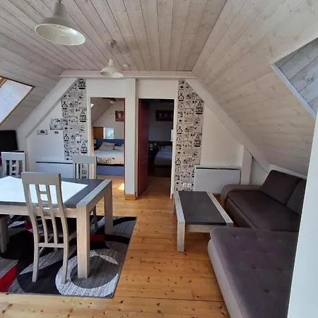 Les Roses Des Bois Bed & Breakfast *