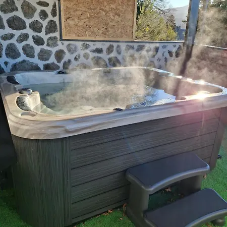 Les Roses Des Bois Bed & Breakfast 3*