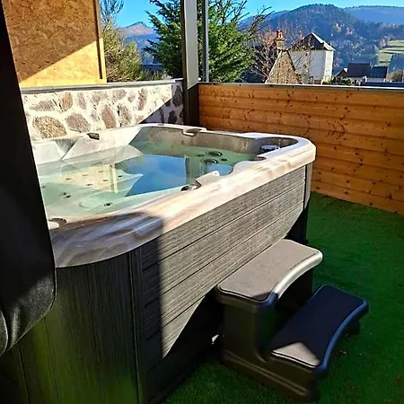 Bed & Breakfast Les Roses Des Bois 3*